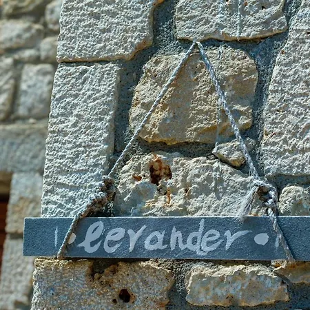 Semesterbostad La Pietra Maisonettes *