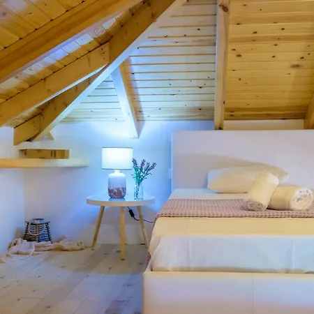 Semesterbostad La Pietra Maisonettes